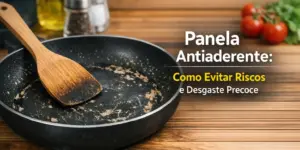 Panela antiaderente preta com espátula, temperos e azeite ao fundo