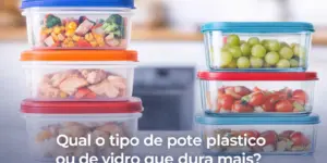 Vasilhas de plástico e vidro com alimentos e tampas coloridas